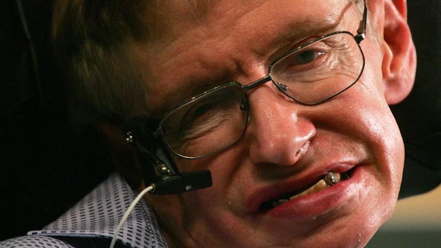 Hawking dikenal sebagai seorang fisikawan dan ahli kosmologi di dunia.
