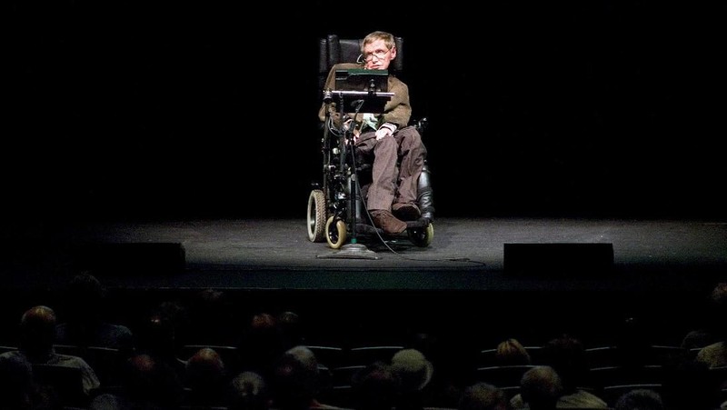 Hawking dikenal sebagai seorang fisikawan dan ahli kosmologi di dunia.