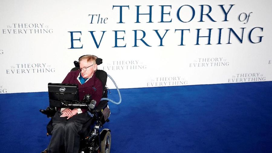 Hawking dikenal sebagai seorang fisikawan dan ahli kosmologi di dunia.