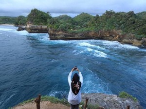 Pesona Pantai Batu Bengkung yang Indah dan Unik di Malang Selatan
