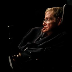 Stephen Hawking Ramal Akhir Dunia 2 Minggu Sebelum Meninggal