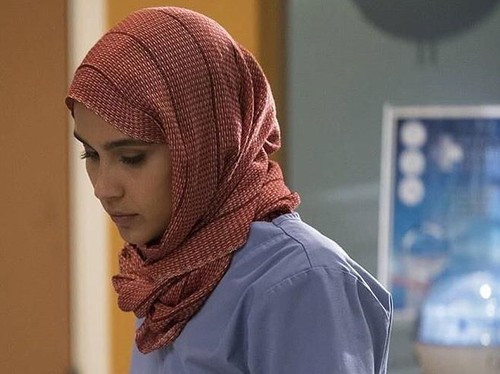 Alasan Menyentuh dari Adegan Lepas Hijab Greys Anatomy yang Bikin Heboh Alasan Menyentuh dari Adegan Lepas Hijab Greys Anatomy yang Bikin Heboh