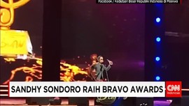Sandhy Sondoro Raih Bravo Awards