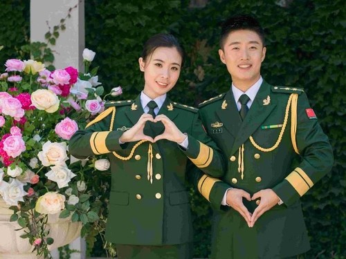 Kisah Romantis Pasangan 7 Tahun Jalin Cinta yang Hanya Bertemu 100 Hari Kisah Romantis Pasangan 7 Tahun Jalin Cinta yang Hanya Bertemu 100 Hari