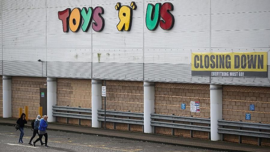 Toys 'R' Us disebut-sebut bangkrut dan berencana menutup seluruh gerainya di Amerika Serikat, mengancam 33 ribu pekerja