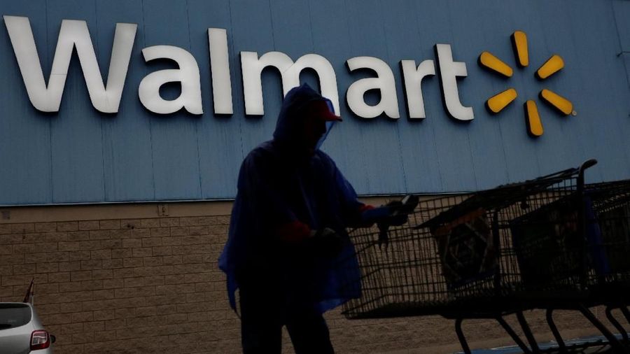 Pegawai Walmart yang mengambil program pendidikan bersubsidi seperti beasiswa ini hanya perlu membayar Rp 14.000 per hari kepada perusahaan selama berkuliah.