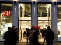 'Ngintip' Kehidupan Pribadi Karyawan, H&M Didenda Rp 603 M