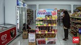 212 Mart menjual kebutuhan sehari-hari masyarakat, seperti makanan, minuman, hingga sabun cuci. Di swalayan berprinsip koperasi syariah ini seluruh barang yang dijual harus memiliki label halal dan sesuai dengan syariat Islam. (CNN Indonesia/Hesti Rika).