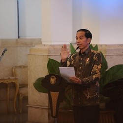 Jokowi ke Batang, Kejar Obrolan Trump Soal Pabrik AS Pindah?