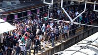 Stasiun Tanah Abang Dilempari Batu, KAI: Jangan Rusak Fasilitas! Stasiun Tanah Abang Dilempari Batu, KAI: Jangan Rusak Fasilitas!