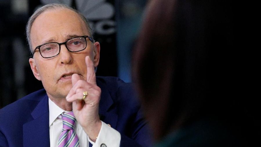 PLarry Kudlow membantah laporan yang menyatakan Trump mungkin mengenakan bea impor tambahan kepada impor dari China.