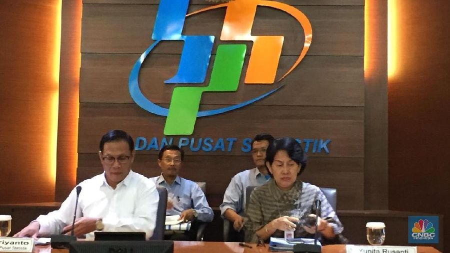 Selama Februari 2018, total impor China ke Indonesia mencapai US$ 7,27 miliar, atau 29,09% dari total pangsa pasar impor.