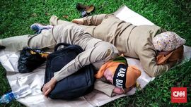FOTO: Yang Tertidur dan Lelap di Sudut Kota