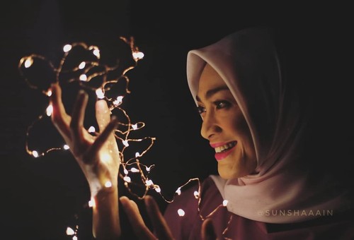 Perubahan Gaya Hijab Hughes Setelah Turun BB 80 Kg 