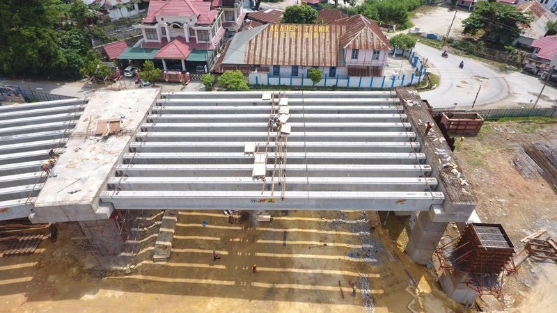 Jembatan tersebut disamping memperlancar arus lalu lintas juga memasukan elemen budaya lokal.