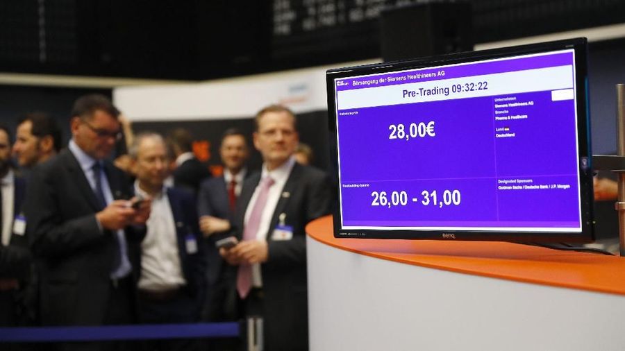 A monitor is pictured for the official share trading Siemens Healthineers start following an initial public offering  (IPO) at the trading floor of Frankfurt’s stock exchange in Frankfurt Germany, March 16, 2018. REUTERS/Kai Pfaffenbach