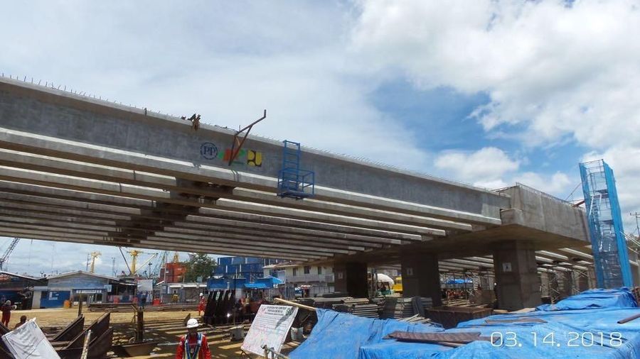 Jembatan tersebut disamping memperlancar arus lalu lintas juga memasukan elemen budaya lokal.