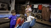 Diakui keluarganya, hidup anak-anak pengungsi kini lebih baik di Indonesia karena jauh dari perang dan bisa bebas bermain menikmati masa kanak-kanak. (ANTARA FOTO/FB Anggoro).