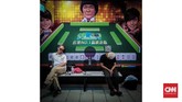 Dua pria lansia tertidur di pusat perbelanjaan Taipei, Taiwan. Tidur berkualitas adalah saat bangun tidur merasa segar, bukan pusing atau pegal. (CNNIndonesia/Safir Makki)