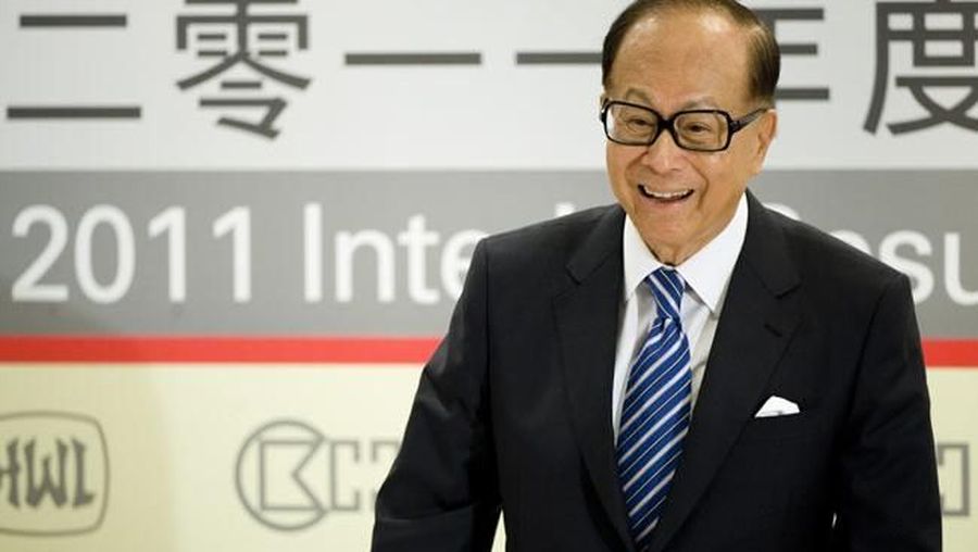 Orang terkaya se-Hong Kong, Li Ka-shing memutuskan untuk mengundurkan diri dari seluruh kerjaan bisnisnya pada usia 89 tahun.