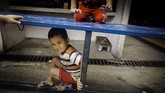 Anak-anak imigran ini bersama keluarganya rata-rata sudah tinggal 4-5 tahun di Pekanbaru sejak meninggalkan negara mereka demi demi mewujudkan mimpi untuk kehidupan baru yang lebih layak. (ANTARA FOTO/FB Anggoro).