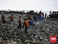 Cegah Sampah Teluk Jakarta, Anies Pasang Jaring di Sungai