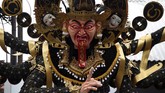 Masyarakat yang akan merayakan Nyepi, biasanya telah menyiapkan boneka Ogoh-Ogoh sepekan sebelum perayaan. Boneka tersebut biasanya terbuat dari kerangka bambu dan bahan baku lain seperti styrofoam. (AFP PHOTO / Sonny Tumbelaka)