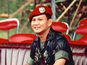 Kisah Prabowo Cedera Kaki Saat Terjun Payung hingga Kini Operasi Besar