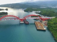 Lahan Bermasalah, Jokowi Tak Bisa Resmikan Jembatan Holtekamp