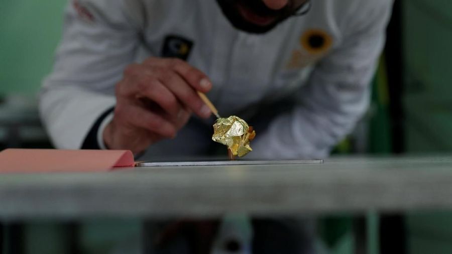 Permen coklat ini dibanderol seharga 7.728 euro ($ 9.489) atau senilai Rp 130 Jutaan.