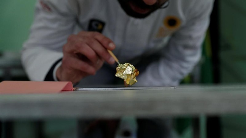 Permen coklat ini dibanderol seharga 7.728 euro ($ 9.489) atau senilai Rp 130 Jutaan.