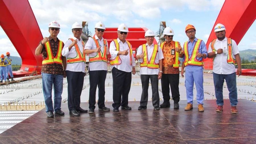 Menteri PUPR Basuki Hadimuljono mengatakan Jembatan Holtekamp sebagai jembatan tipe pelengkung baja terpanjang yang pernah dibuat di Indonesia.