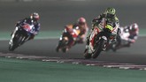 Pebalap LCR Honda Cal Crutchlow menjalani babak kualifikasi MotoGP 2018. Pebalap asal Inggris itu meraih babak kualifikasi yang cukup impresif. (AFP PHOTO / KARIM JAAFAR)