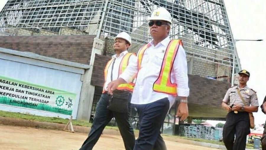 Kementerian Pekerjaan Umum dan Perumahan Rakyat (PUPR) saat ini sedang menyelesaikan pembangunan tahap kedua Pos Lintas Batas Negara (PLBN) Terpadu Skouw.