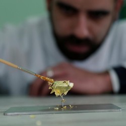 iPhone Jadul dan Kabel USB Disulap Jadi Tambang Emas, Ini Caranya