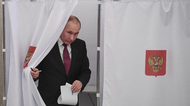 Putin Ingatkan Merkel Soal Provokasi Serangan Gas di Suriah