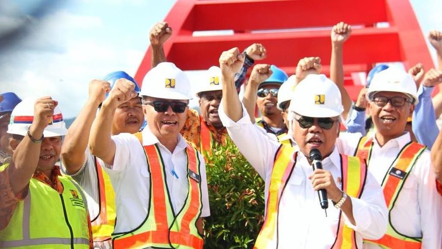 Menteri PUPR Basuki Hadimuljono mengatakan Jembatan Holtekamp sebagai jembatan tipe pelengkung baja terpanjang yang pernah dibuat di Indonesia.