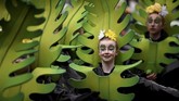 Santo Patrick menyebarkan agama Kristen dengan perumpamaan sederhana, menggunakan daun shamrock, sejenis daun semanggi berdaun tiga yang tumbuh subur di Irlandia. (REUTERS/Clodagh Kilcoyne)