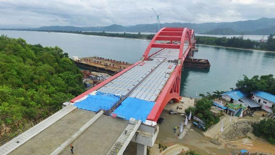 Menteri PUPR Basuki Hadimuljono mengatakan Jembatan Holtekamp sebagai jembatan tipe pelengkung baja terpanjang yang pernah dibuat di Indonesia.
