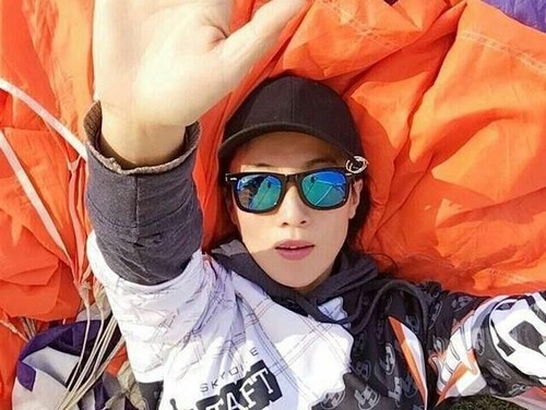 Pakai Baju Seksi di Tengah Salju, Wanita 51 Tahun Ini Viral Pakai Baju Seksi di Tengah Salju, Wanita 51 Tahun Ini Viral