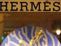 Ragam Sosialita Jakarta: Facial di Klinik Sambil Beli Hermes