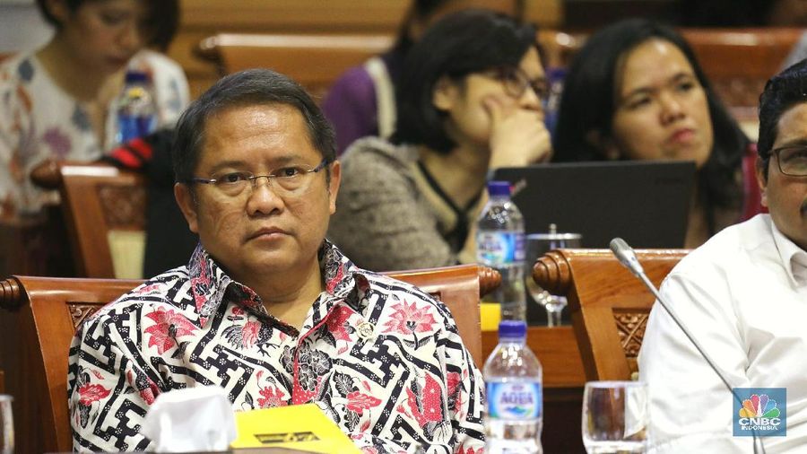 Komisi I Dewan Perwakilan Rakyat (DPR) memanggil kementerian Komunikasi dan Informatika (Kominfo) dan tiga operator seluler nasional.