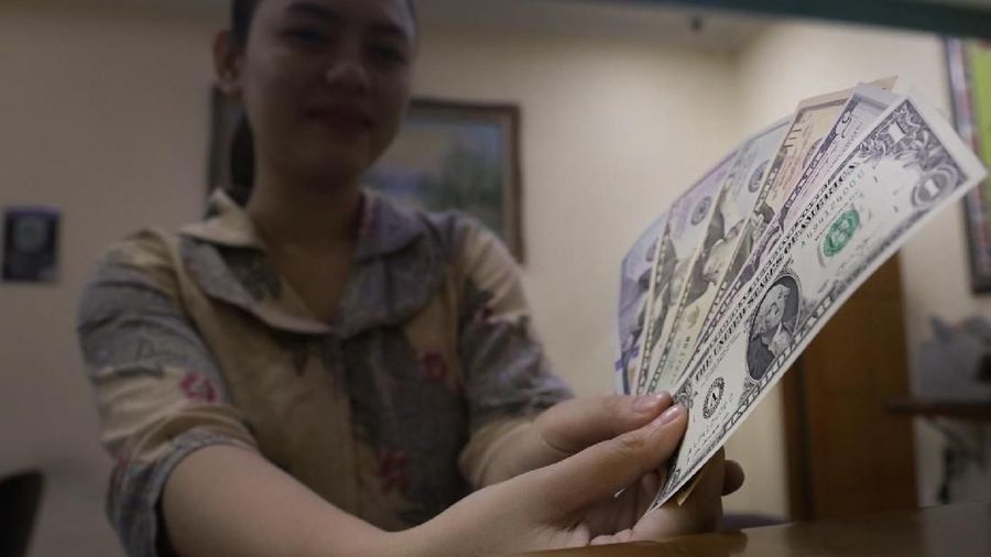 Rupiah Tergilas 1% Terhadap Dolar AS pada Kuartal I 2018