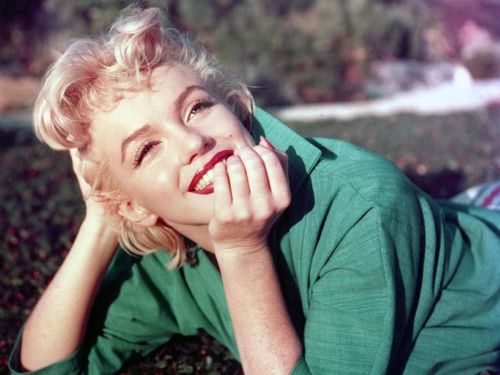 7 Rahasia Kecantikan Sang Bombshell Marilyn Monroe, Nomor 5 Paling Aneh 1 7 Rahasia Kecantikan Sang Bombshell Marilyn Monroe, Nomor 5 Paling Aneh 1