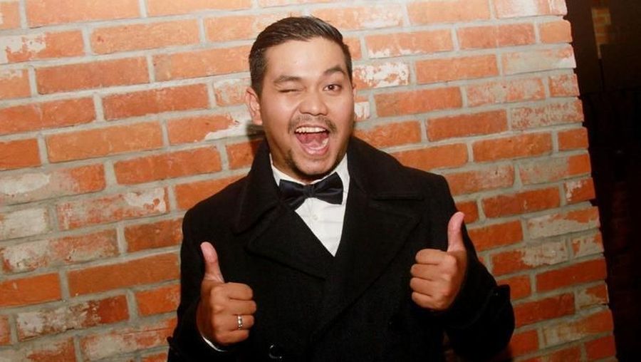 Indra Bekti merupakan selebriti yang terjun ke dunia bisnis. Ia mempunyai beragam bisnis mulai dari management artis, travel, hingga kue kekinian.