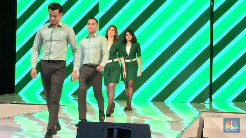 Berkolaborasi dengan salah satu desainer lokal, Lius Vioni, Citilink memberikan penyegaran terhadap seragam tersebut.