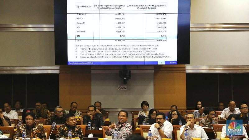 Komisi I Dewan Perwakilan Rakyat (DPR) memanggil kementerian Komunikasi dan Informatika (Kominfo) dan tiga operator seluler nasional.