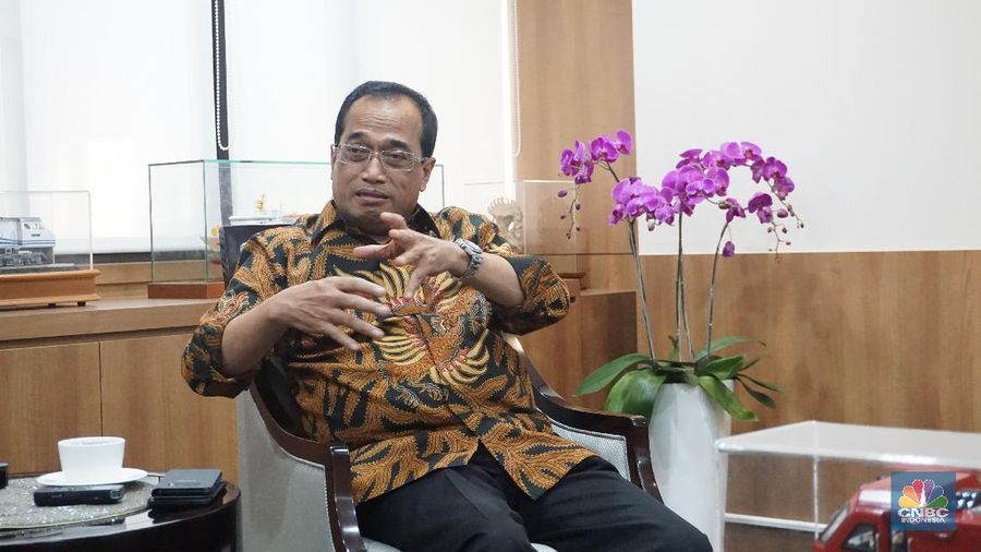 Wawancara eksklusif dengan Menteri Perhubungan Budi Karya Sumadi.