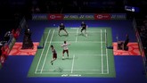 Kevin Sanjaya Sukamuljo/Marcus Fernaldi Gideon bertemu Mathias Boe/Carsten Mogensen di partai final All England 2018 yang berlangsung di Birmingham, Inggris, Minggu (18/3) malam waktu setempat. Dari tujuh pertemuan sebelumnya, Kevin/Marcus menang tiga kali. (AFP PHOTO / PAUL ELLIS)