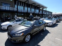 Rugikan Taksi dan Mobil Sewaan, Uber Harus Bayar Denda Rp 2,79 T